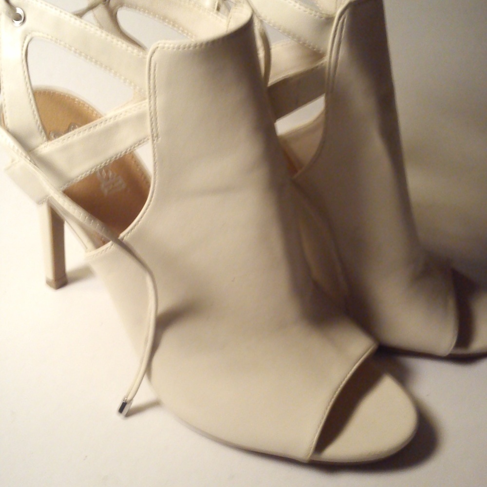 Aldo - Picture 5 of 6